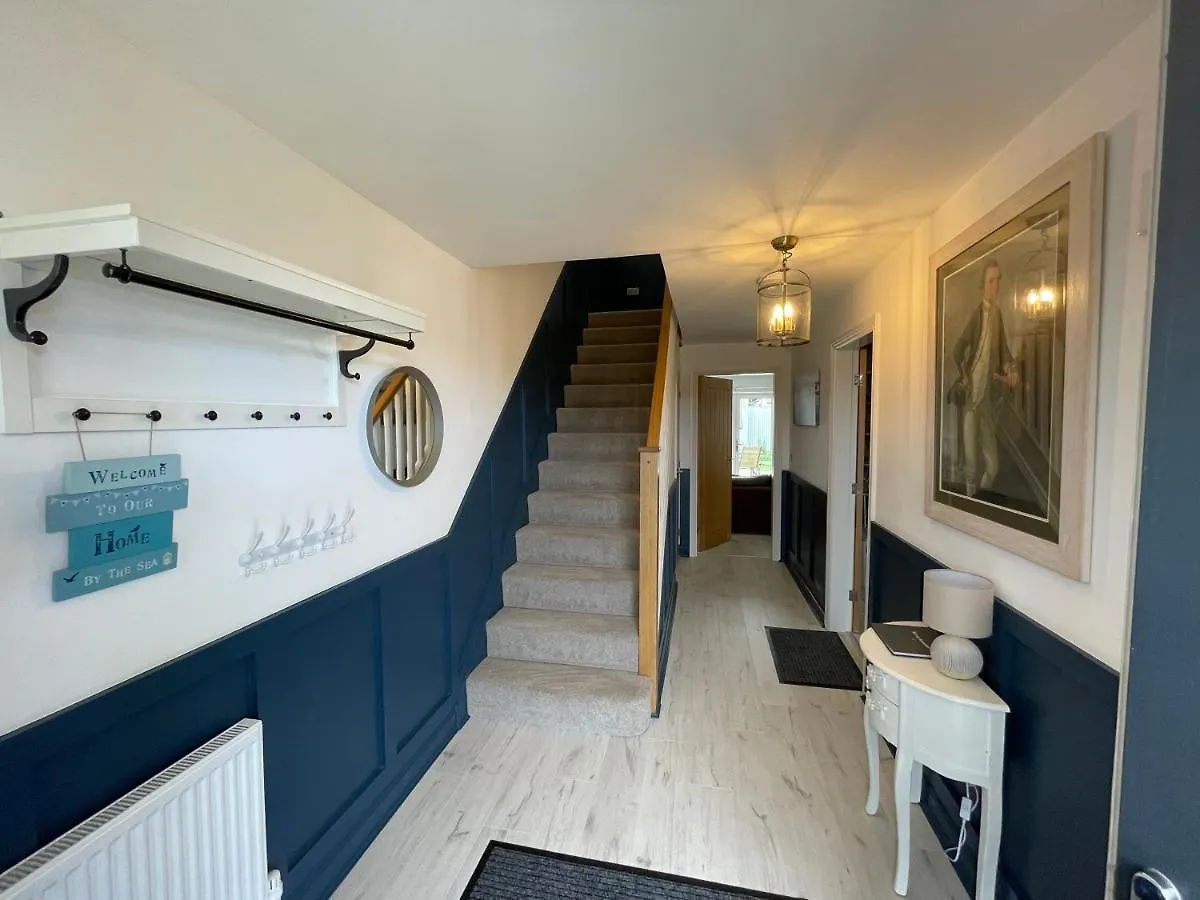 Whitby-Captains House Whitby - 4 Bed Luxury Holiday Home