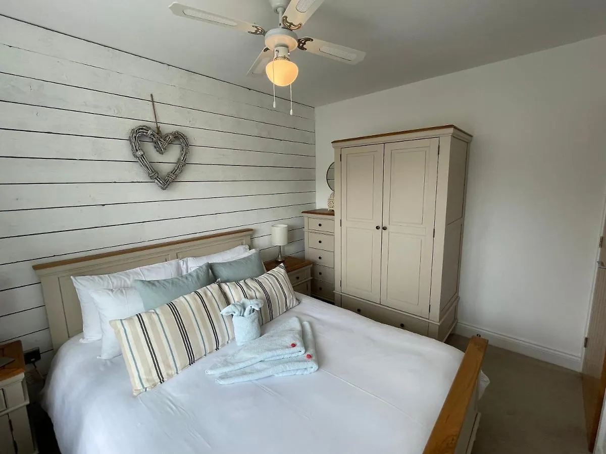 Whitby-Captains House Whitby - 4 Bed Luxury Holiday Home