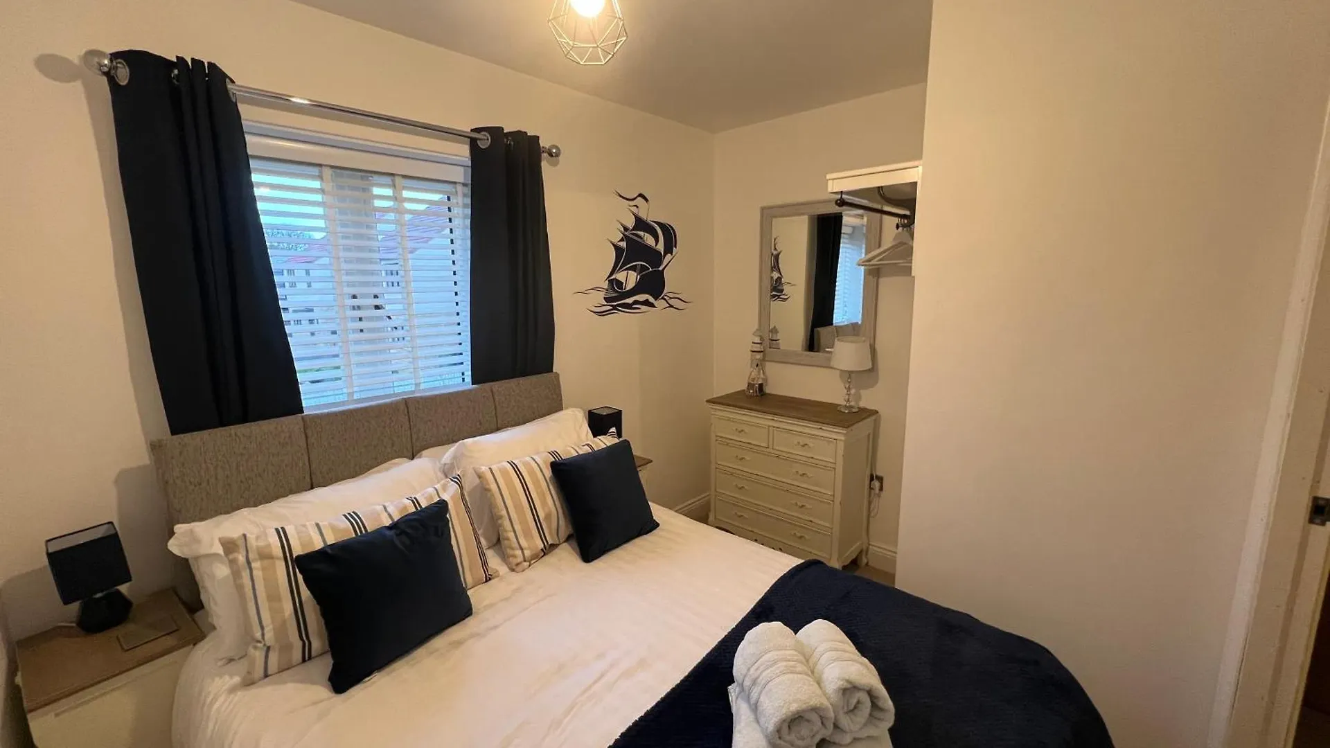 Whitby-Captains House Whitby - 4 Bed Luxury Holiday Home