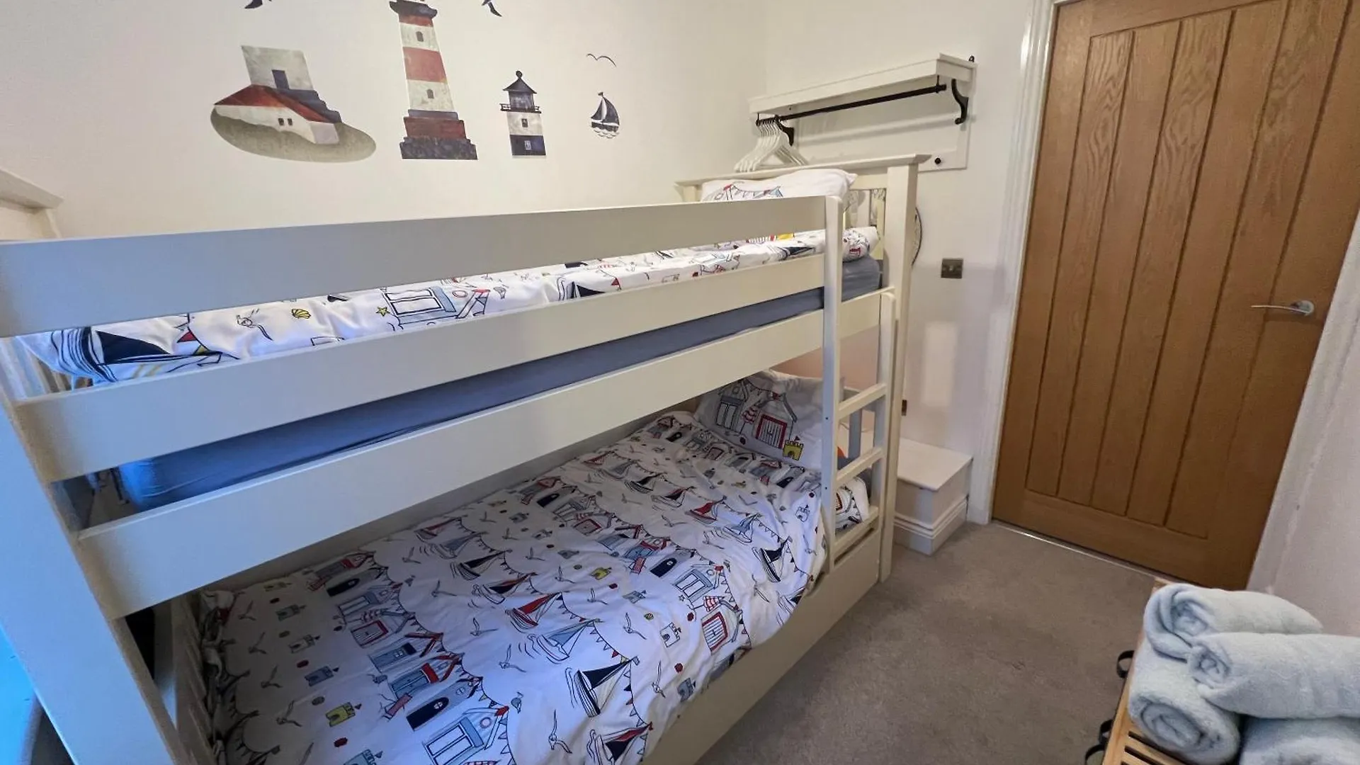 Whitby-Captains House Whitby - 4 Bed Luxury Holiday Home 0*,